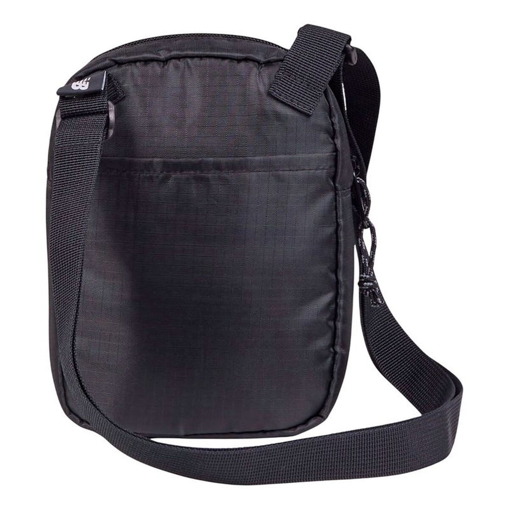 Axelväska New Balance Essential Sling, svart, unisex