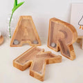 Sparschwein aus Holzbuchstaben