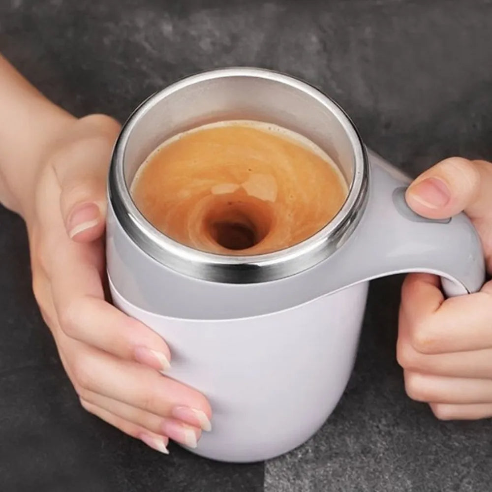 Selbstumrührender Becher