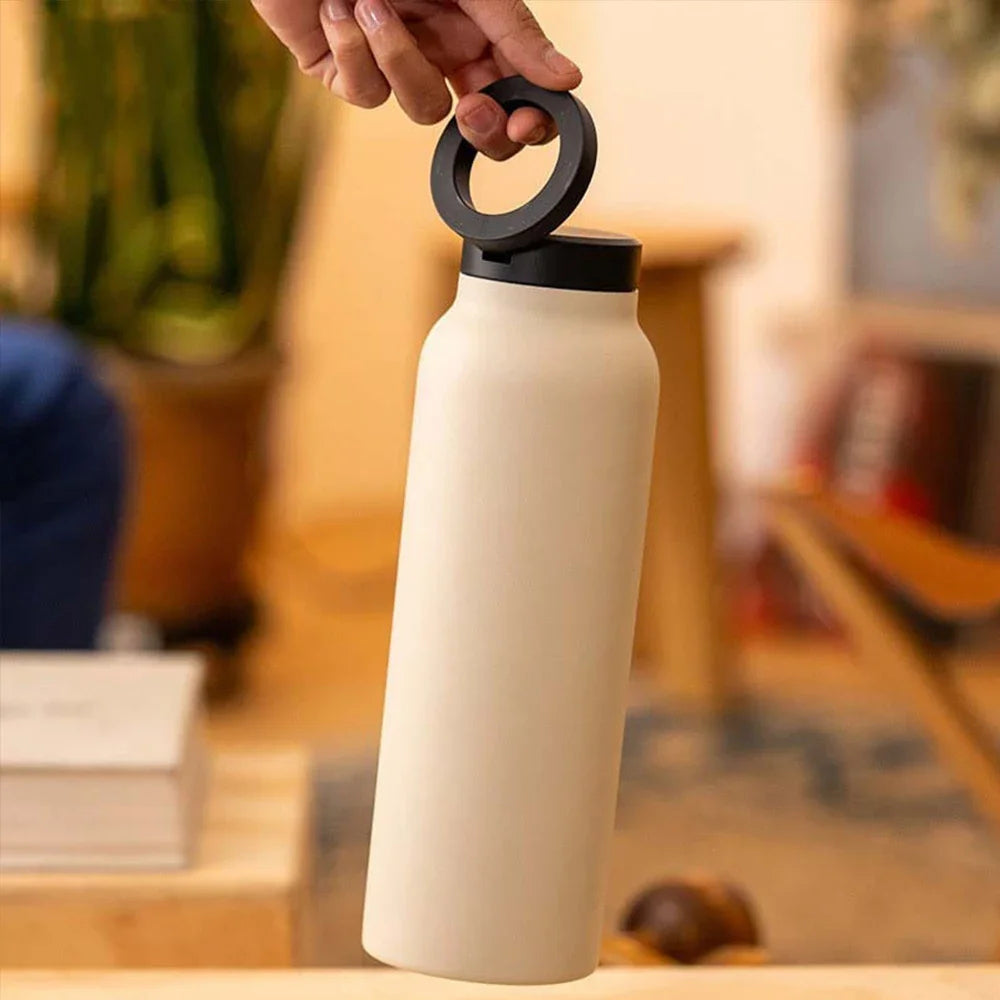 Wasserflasche mit MagSafe-Handyhalterung
