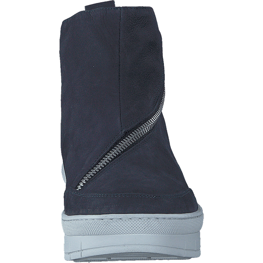 Hilda Longbeach / Luna Blue