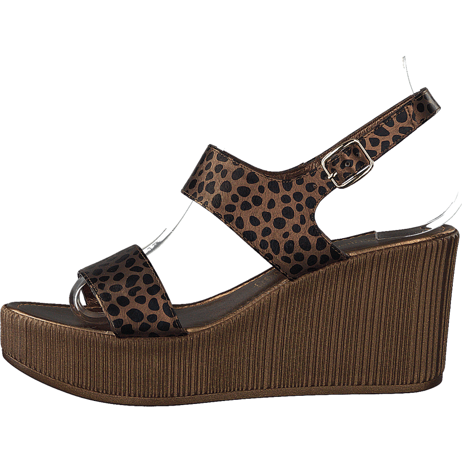 Leoonora5060 Light Chestnut