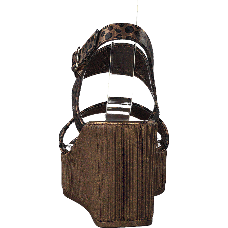 Leoonora5060 Light Chestnut