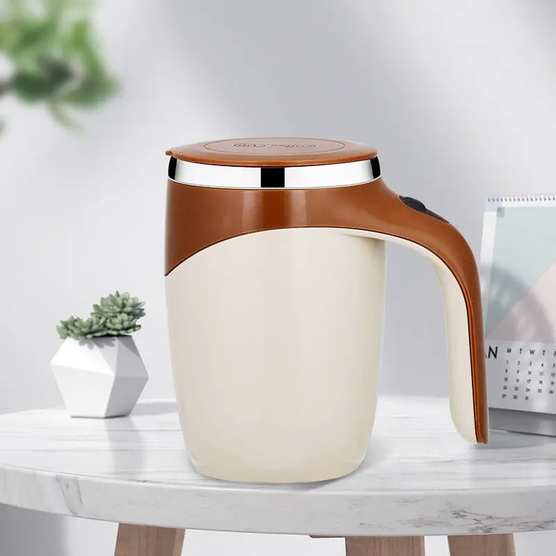 Selbstumrührender Becher