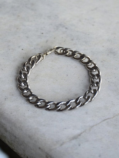 Das silberne Armband