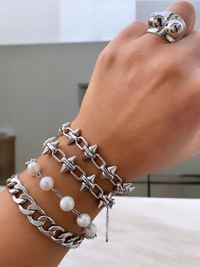 Das silberne Armband