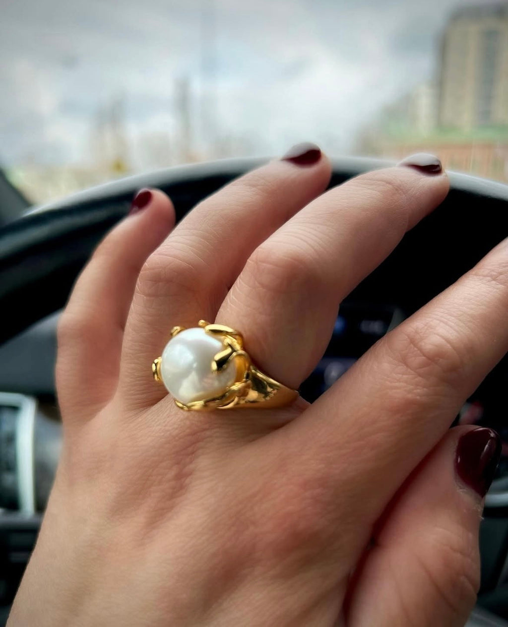 Ring mit dicker Perle 