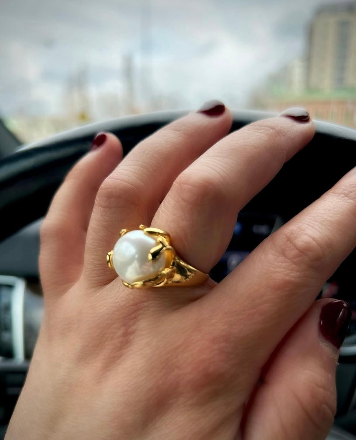 Ring mit dicker Perle 