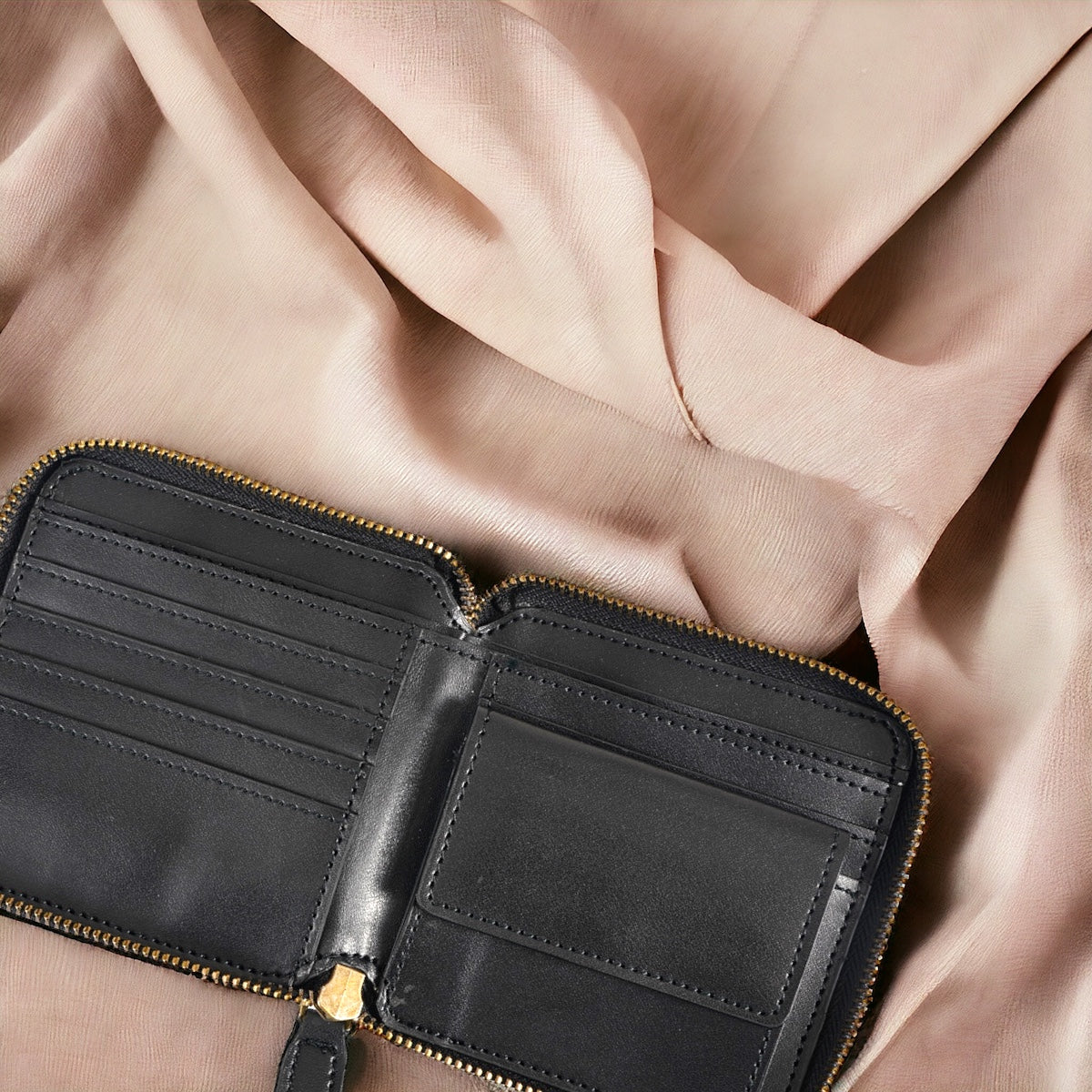 Kivik Small Zip Wallet