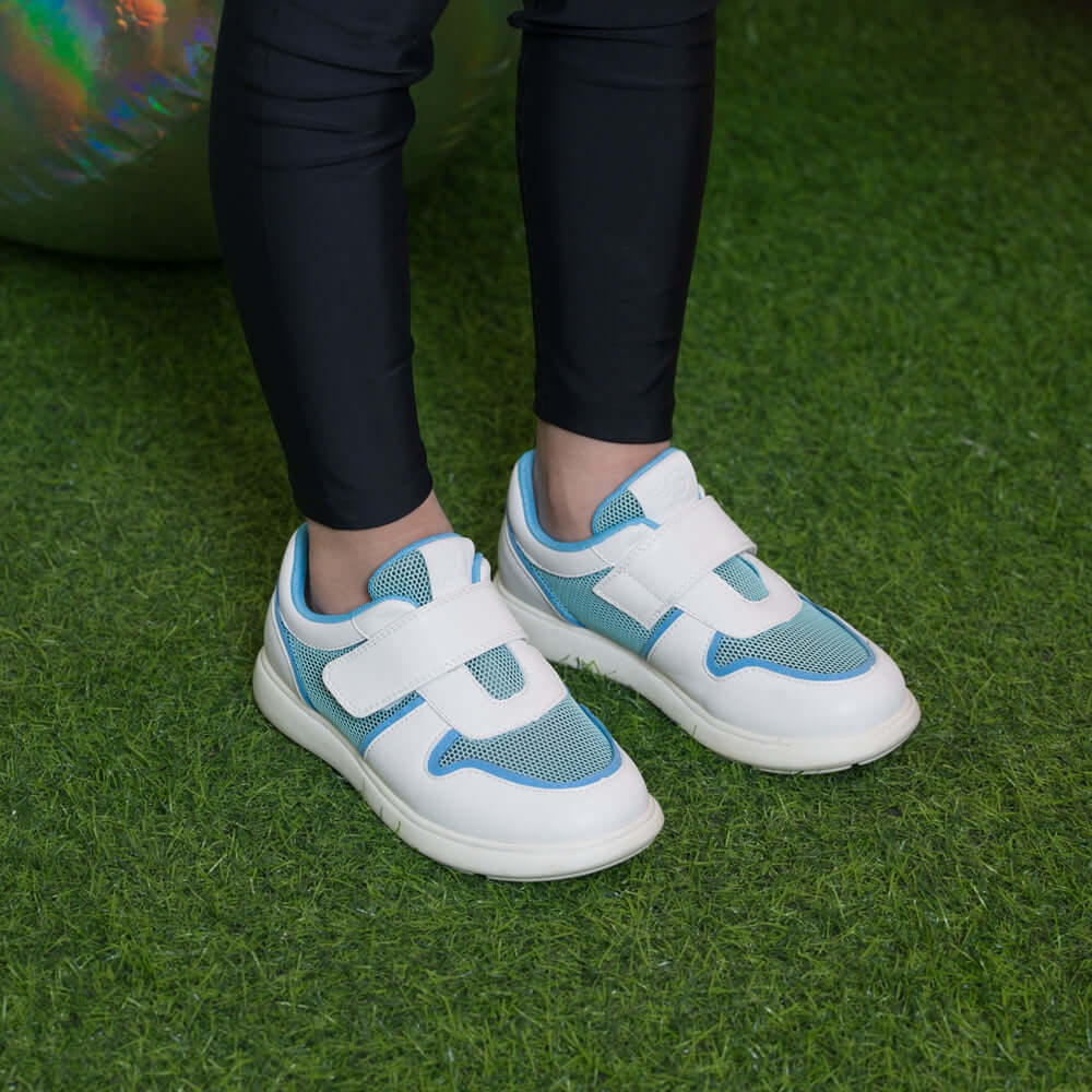 Avery Extra Lightweight Kids Sneakers-4