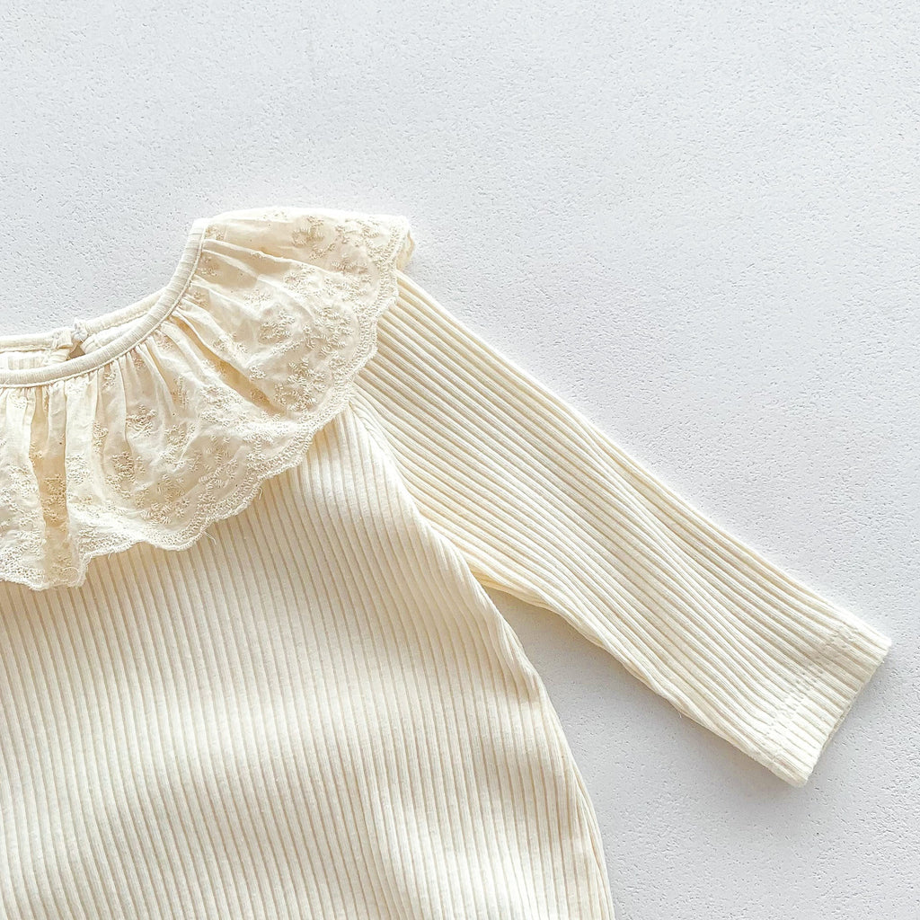 Baby-Mädchen-Body mit langen Ärmeln, floralem Stickereimuster am Kragen und Basisschicht – Frühlings- und Herbstneuheiten