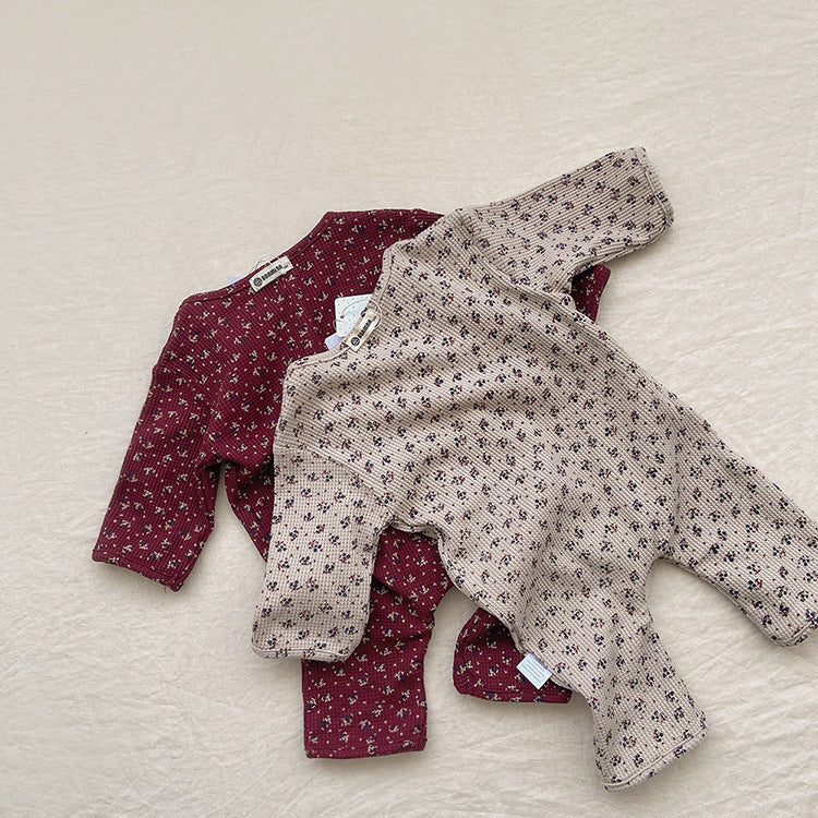 Baby-Strampler mit zartem Blumenmuster und durchgehender Knopfleiste, Waffelstrick, Waffelstrick 