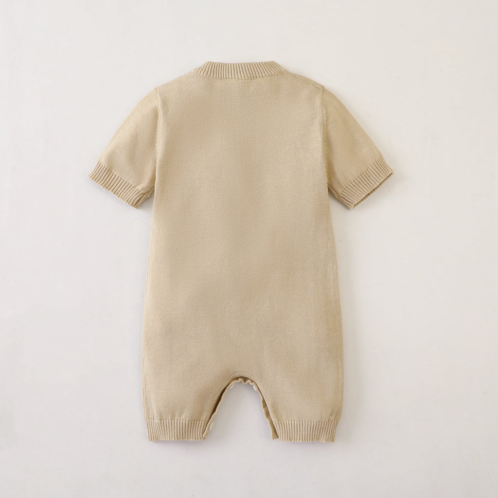 Baby Unisex Strick-Strampler aus 100% Baumwolle mit ausgeschnittenem Hasenmotiv im Sommeroutfit