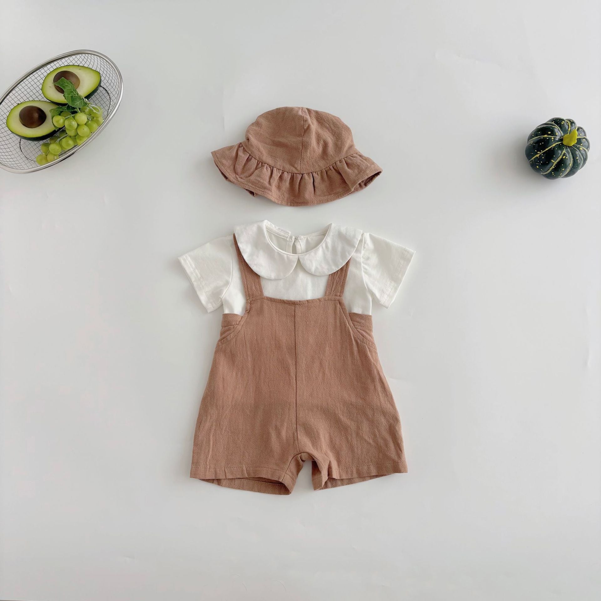 Sommer-Bestseller: Unisex-Strampler mit Trägern und weißem T-Shirt – ärmellos, schlicht und einfach – für Babys und Kinder