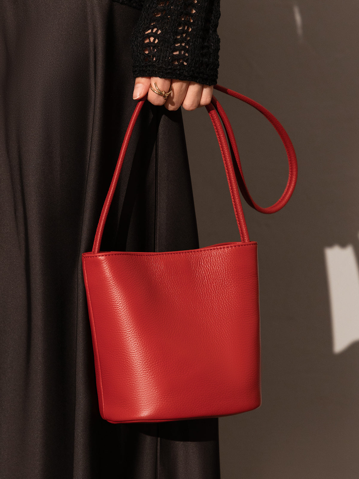 Thin Strap Waterproof Leather Bucket Bag-2